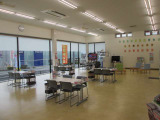 広いショールーム!整備の間もお寛ぎいただけます!