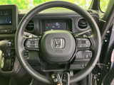 手元には複数のスイッチが配置され、運転姿勢を大きく崩さずに各種機能へアクセスできます。握りやすい円形の形状で、普段の運転でも自然に手になじむ印象です。