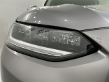 LEDヘッドライトは、点灯の瞬間から最大光量を発揮し、突然暗くなるトンネルなどでの安定感を高めます。