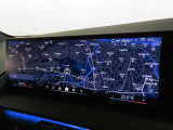 BMWカーブド・ディスプレイは、必要な情報をひと目で把握できるだけでなく、BMW iDriveの主要なインターフェイスとしてさまざまな機能の直観的な操作を可能にしています。
