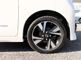 右フロント165/55R15タイヤ&純正アルミホイール!
