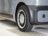 ◆純正ホイール装着車◆シンプルなデザインのホイールキャップ付きです。