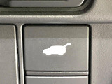 【ハンズフリーパワーバックドア】リアバンパー下部に足先を出し入れするだけでバックドアが自動で開閉♪両手が荷物でふさがっている時でもラクラク開閉操作が行えます!