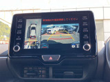 パノラミックビューモニター付きです。車両を上から見たような映像をディスプレイオーディオ画面に表示。運転席からの目視だけでは見にくい、車両周辺の状況をリアルタイムでしっかり確認できます。