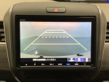 バックでの車庫入れも安心です!リアカメラが付いているバックモニター付のナビを装備しております。操作線もついており距離感も画面から確認できます。