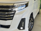 【LEDヘッドライト】悪天候や夜間走行時も良好な視界を確保し安心して運転できる高輝度LEDヘッドライトを装備!点灯速度が早く、消費電力も抑えられています。