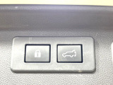 【パワーバックドア】スマートキーや運転席のボタンを押すだけでリアゲートが自動で開閉します!荷物を持っている時や、高い位置にあるバックドアを閉める際に便利な機能です♪