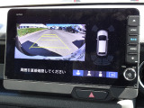 【ワイドビュー】約180&deg;を見渡せるワイドな視野範囲。広範囲に後方側面を表示できるので遠方の車両が見えやすくなっています。