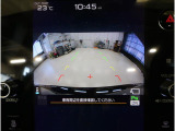 後方の映像を車内の11.6インチディスプレイに表示。 ステアリング操作に連動して動くガイドラインが、駐車や車庫入れをよりスムーズにサポート。狭いスペースでも安心して操作できる頼れる機能です。