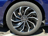 17インチ純正アルミホイール+225/45R17タイヤを装着。
