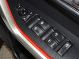 電動格納式ドアミラー・パワーウインドウを装備しています。