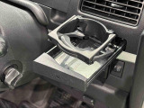 運転席側プッシュ式オートオープンカップホルダー