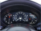 【明るく見やすいメーター】視認性が良く明るく見やすいメーター。運転者にとって見やすいメーターは運転していても疲れないですよね。