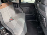 後席も十分な広さがあります。ドライブや遠出をした際にも、車内でゆったりとお寛ぎいただけます。