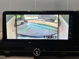 前後左右4つのカメラで、上から見たような映像をお届け、駐車時も安心、アラウンドビューモニター付(肉眼では確認し辛い左前の映像に切り替えることも可能です)。