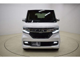 明るく省電力のLEDヘッドライトは、夜間の運転でも視界良好で安全な走行をサポートします。