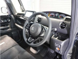 ◆視界広々で非常に運転しやすくロングドライブでも疲れを感じさせないすっきりとまとまったインパネ周りです。