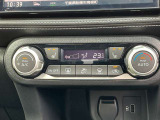 車内の温度管理がワンタッチで簡単に出来るのがオートエアコンです。これでいつでも快適ドライブが出来ますね!前席シートヒーター付き