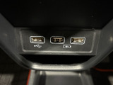 便利な充電用USBジャックも付いています☆周辺機器の充電にご利用頂けます☆