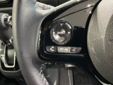 ステアリングにオーディオ操作スイッチが付いています。オーディオ画面に直接タッチしなくても操作が出来ますので、運転に集中できます。