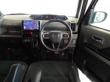 視界良好、操作しやすい運転席です。