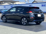 車線逸脱防止支援システム,車両が車線をはみ出す可能性がある場合に警報音と警告表示と共に車線内に戻すようにハンドル操作をサポートしてくれます。