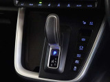 電動パーキングブレーキ・ブレーキホールドを装備してます。ホールド機能は信号待ちが多い一般道で疲労軽減になり、大好評です!