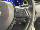 前方の車との車間を設定し、スピードを上げたり緩めたりを自動で行ってくれる追尾式の「レーダークルーズ」。上級装備の一つです!高級車にしかつかない嬉しい機能です。