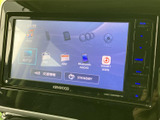 iPodやUSB、SD、Bluetooth AUDIOなど、画面上で音源を選べるオーディオ機能を搭載。ラジオも含めて用途に応じた再生方法を選択でき、毎日の移動を快適に楽しめます。