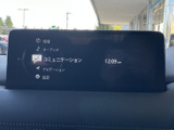 情報やオーディオ、ナビゲーションなどの項目が画面に並び、目的に合わせて選びやすい構成です。必要な情報を確認しながら、日常の移動をサポートします。