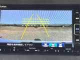 カラービジョンとガイド線で見やすい視点切替式のバックモニター。