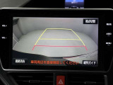 バックモニター装着車は後退時の強い味方です♪車庫入れや縦列駐車の際、後退操作の参考になるガイドラインをナビ画面に表示します。