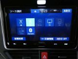 【オーディオ選択画面】AM/FMの切替や、交通情報もこちらの画面から選択できます。