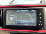 狭い道や駐車時も安心。後方の状況を画面で確認できるので、安全な運転をサポートします。苦手な方でもスムーズに駐車できます。