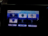 フルセグTVを搭載。CD/DVD再生、Bluetoothオーディオに対応しています。