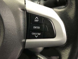 【ステアリングスイッチ】右です。ハンドルから手を離さず、運転に集中したまま手元でマルチインフォメーションディスプレイ内の表示切替などができます。