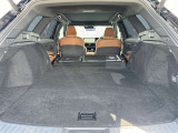 2列目シートを倒すことによってラゲージスペースが広がり、長い荷物も積みこむことができます!