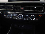 ◆オートエアコン装備◆ お好みの温度を設定をするだけで、後は、自動で風量を調節してくれます!快適にドライブが楽しめます。