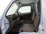 見通しのよいすっきりとした視界で、誰でも運転しやすいです。運転のしやすさは疲れにくさにも繋がりますよ♪