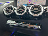 高級感漂う内装の仕様でございます。スイッチ類も使いやすいシンプルなデザインでございます。