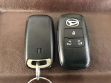 【キーフリーシステム】電子カードキーを携帯していれば、ドアハンドルのリクエストスイッチを押すだけでドアの施錠・解錠が可能です。