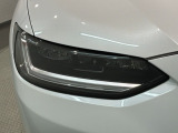 LEDヘッドライトは、点灯の瞬間から最大光量を発揮し、突然暗くなるトンネルなどでの安定感を高めます。