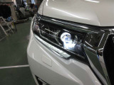 高輝度で点灯速度の速いLEDヘッドランプ& LEDクリアランスランプ(デイライト機能付)&LEDフォグランプがついています。