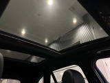 メルセデス・ベンツの定める厳しい基準をクリアしたお車のみをご案内させて頂きます。納車前整備はメーカー規定に基づき100項目以上にも及ぶ点検を熟練のメカニックによって行いご納車させて頂きます。