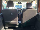 専用のパーツクリーナーを噴霧し、仕上げております。ボディーやガラスの拭き上げ、タイヤワックス等全体をキレイにしております。