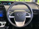 【純正革巻きステアリング】上質な革を使用することで、手にしっかり馴染みとても運転しやすいハンドルです♪