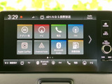ナビや電話、FM、Apple CarPlay、Android Autoなどの項目を画面から選べます。よく使う機能へアクセスしやすく、日々の移動をサポートする装備です。