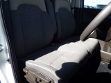 【内装】運転席 目立った汚れやへたりもなく良好です。