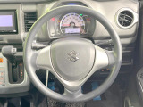 インテリアに合わせたデザインのステアリングは、運転される方のことも考え、運転しやすい形状、大きさです。是非一度、実際に触ってお確かめください。