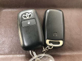 【キーフリーシステム】電子カードキーを携帯していれば、ドアハンドルのリクエストスイッチを押すだけでドアの施錠・解錠が可能です。